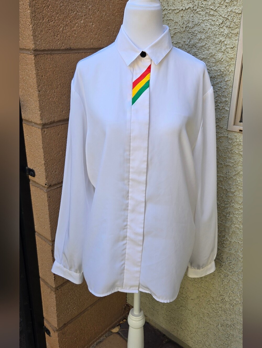Pykettes Vintage White  Button-Up Shirt with Multicolor Stripe Accent